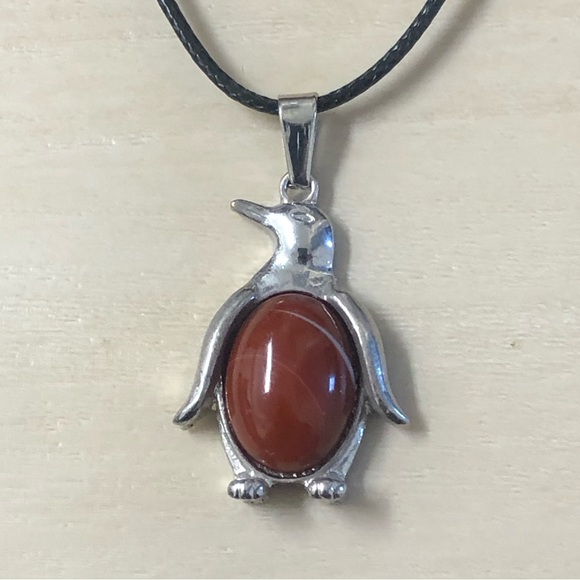 Red Jasper Natural Stone Penguin Shaped Pendant Necklace Healing Gemstone - Picture 3 of 3